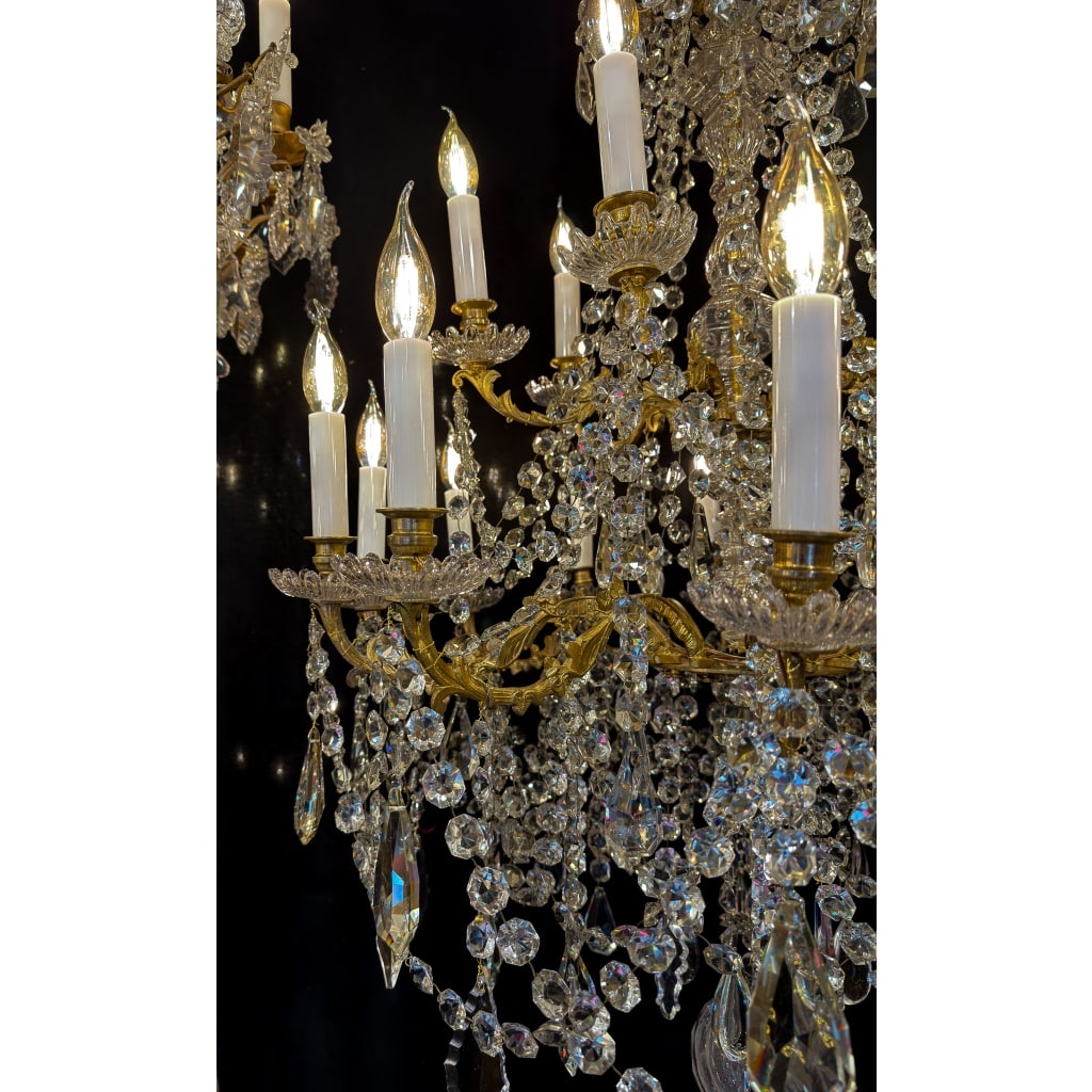 Lustre signé Baccarat de style Louis XVI en bronze doré et décor de cristal taillé vers 1870-1880 8
