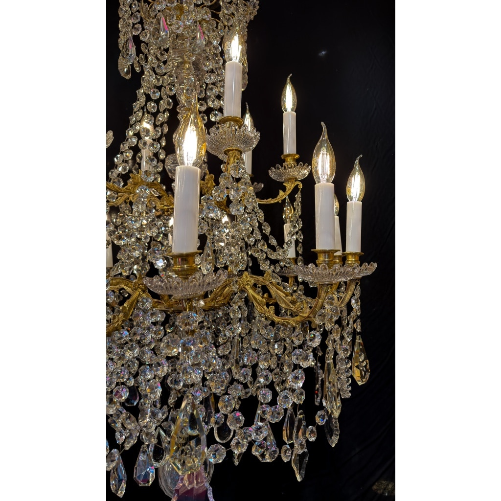 Lustre signé Baccarat de style Louis XVI en bronze doré et décor de cristal taillé vers 1870-1880 10