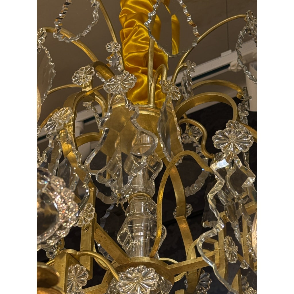 Important lustre signé Baccarat de style Louis XV en bronze doré et décor de cristal taillé vers 1880-1890 3 Important lustre signé Baccarat de style Louis XV en bronze doré et décor de cristal taillé vers 1880-1890 3
