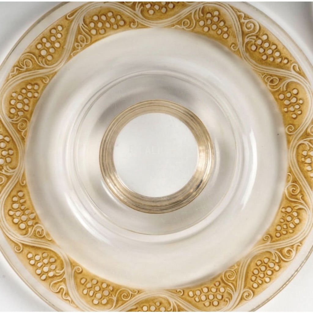 Paire de Bougeoirs « Ricquewihr » verre blanc patiné sépia de René LALIQUE 8 Paire de Bougeoirs « Ricquewihr » verre blanc patiné sépia de René LALIQUE 8