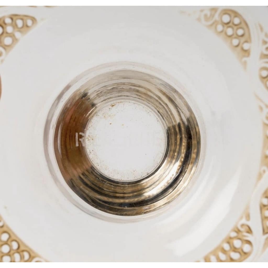 Paire de Bougeoirs « Ricquewihr » verre blanc patiné sépia de René LALIQUE 9 Paire de Bougeoirs « Ricquewihr » verre blanc patiné sépia de René LALIQUE 9