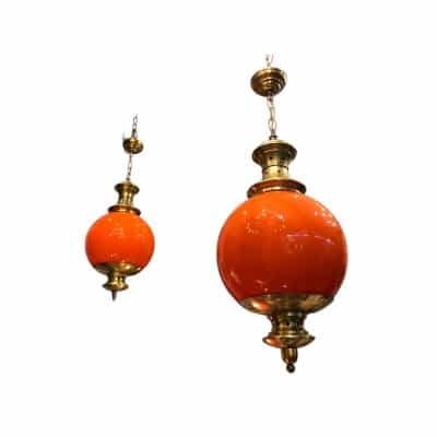 Paire de suspensions de brasserie milieu 20è siècle. Paire de suspensions de brasserie milieu 20è siècle.