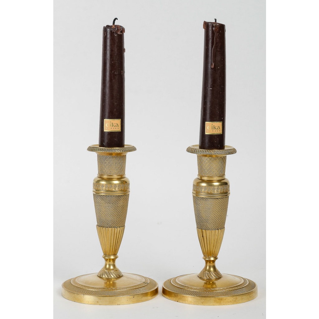 Paire de petits bougeoirs dit Ragot en bronze ciselé et doré époque Empire vers 1805-1815 7 Paire de petits bougeoirs dit Ragot en bronze ciselé et doré époque Empire vers 1805-1815 7