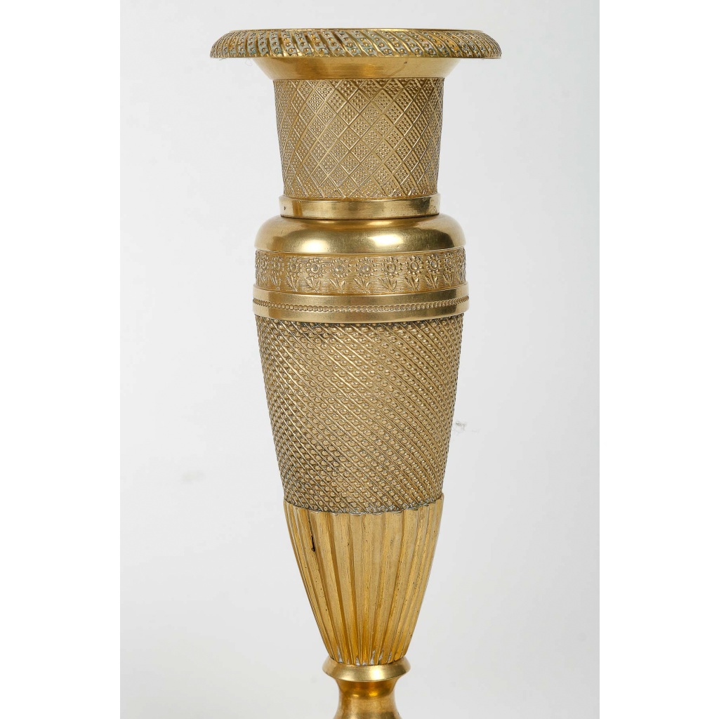 Paire de petits bougeoirs dit Ragot en bronze ciselé et doré époque Empire vers 1805-1815 4 Paire de petits bougeoirs dit Ragot en bronze ciselé et doré époque Empire vers 1805-1815 4