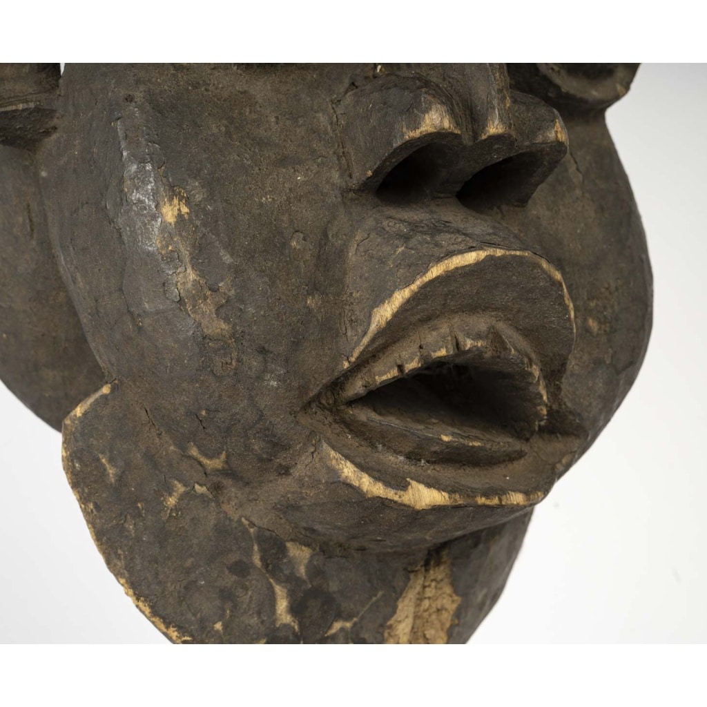 Masque Bamileke cérémoniel 5 Masque Bamileke cérémoniel 5