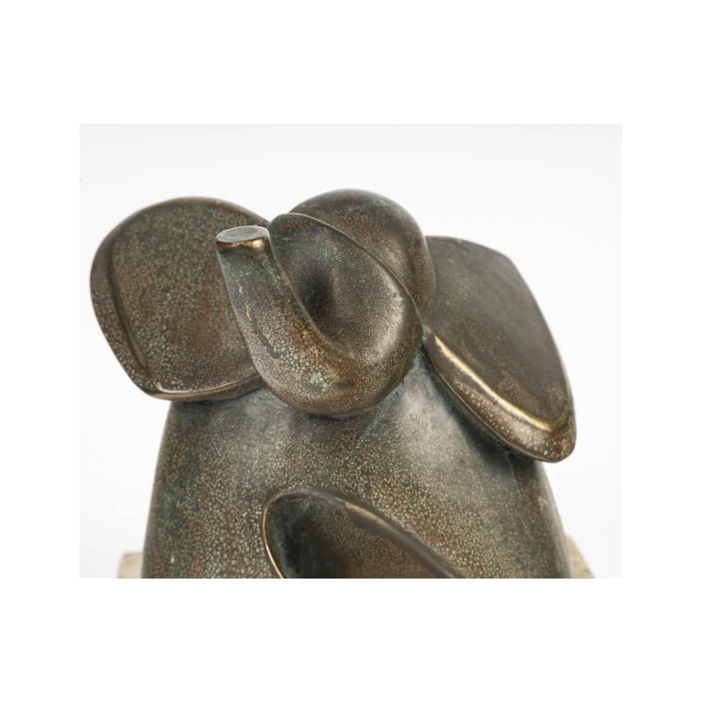 Sculpture en bronze représentant un éléphant, XXème siècle, signé A.Pair, socle en marbre. 8