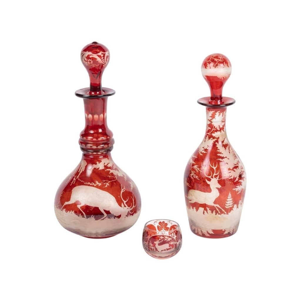 Set huile et vinaigre en cristal de bohème gravé et une petite salière, époque Napoléon III, XIXème siècle. 2