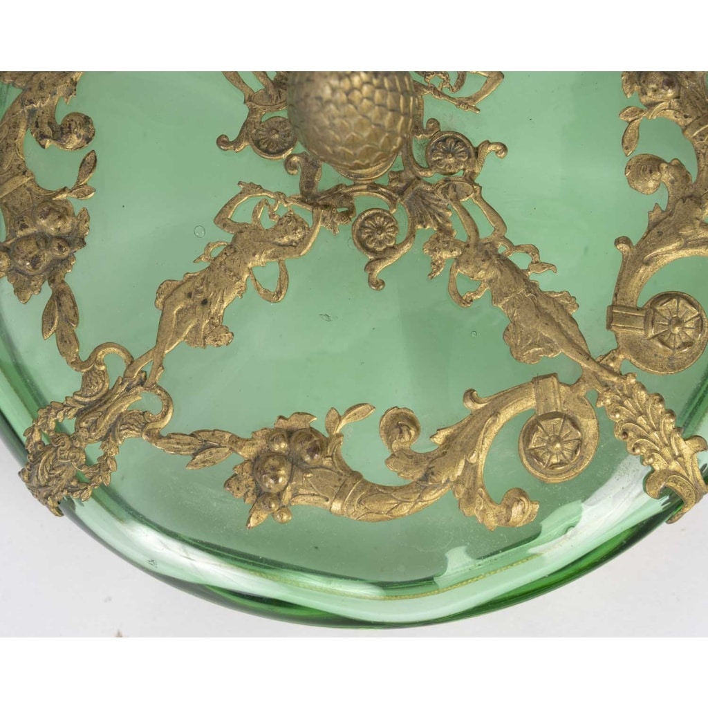 Coffret en cristal vert et bronze doré, époque Napoléon III – style Louis XVI. 6
