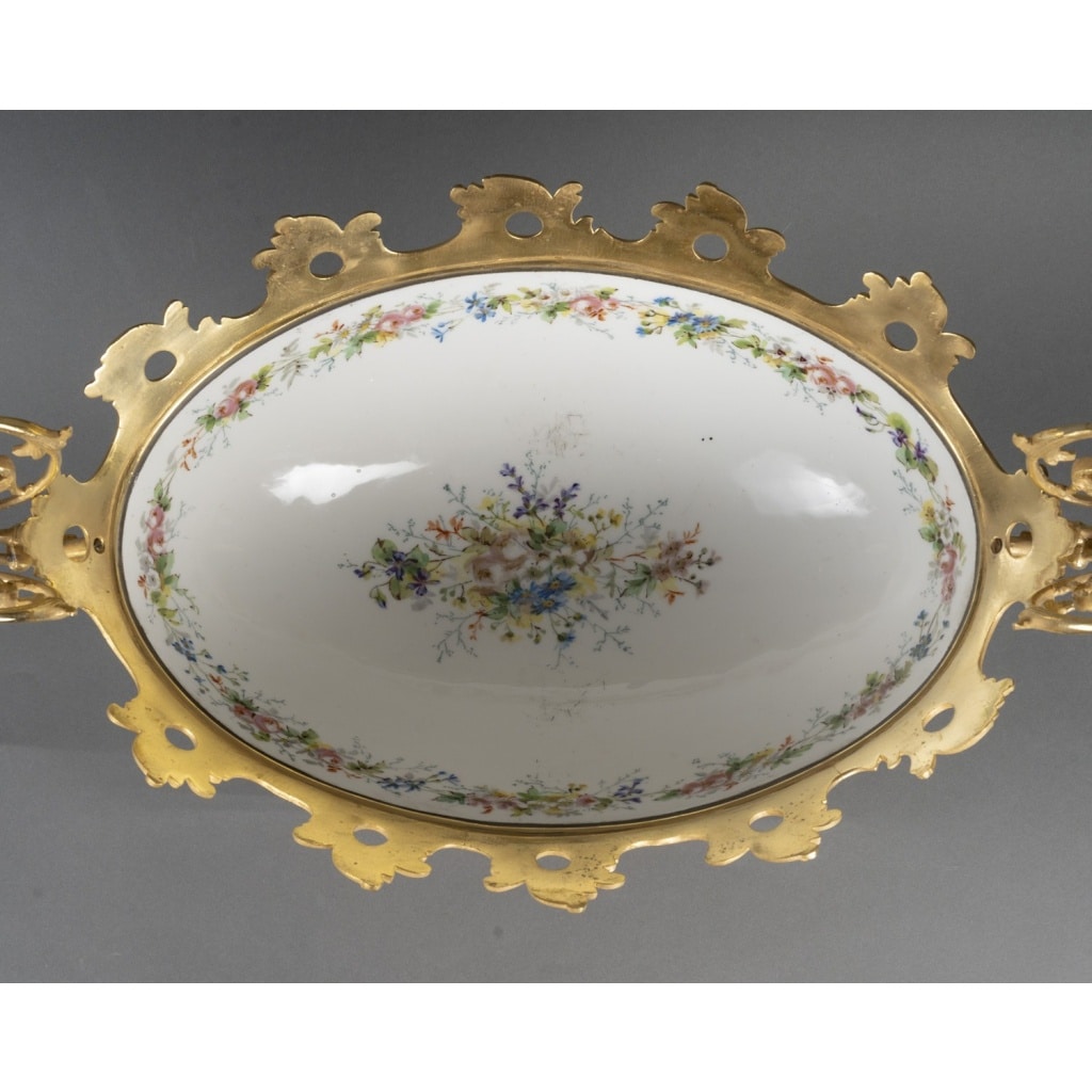 Coupe en porcelaine peinte et bronze doré – Époque XIXᵉ siècle, style Louis XV 10