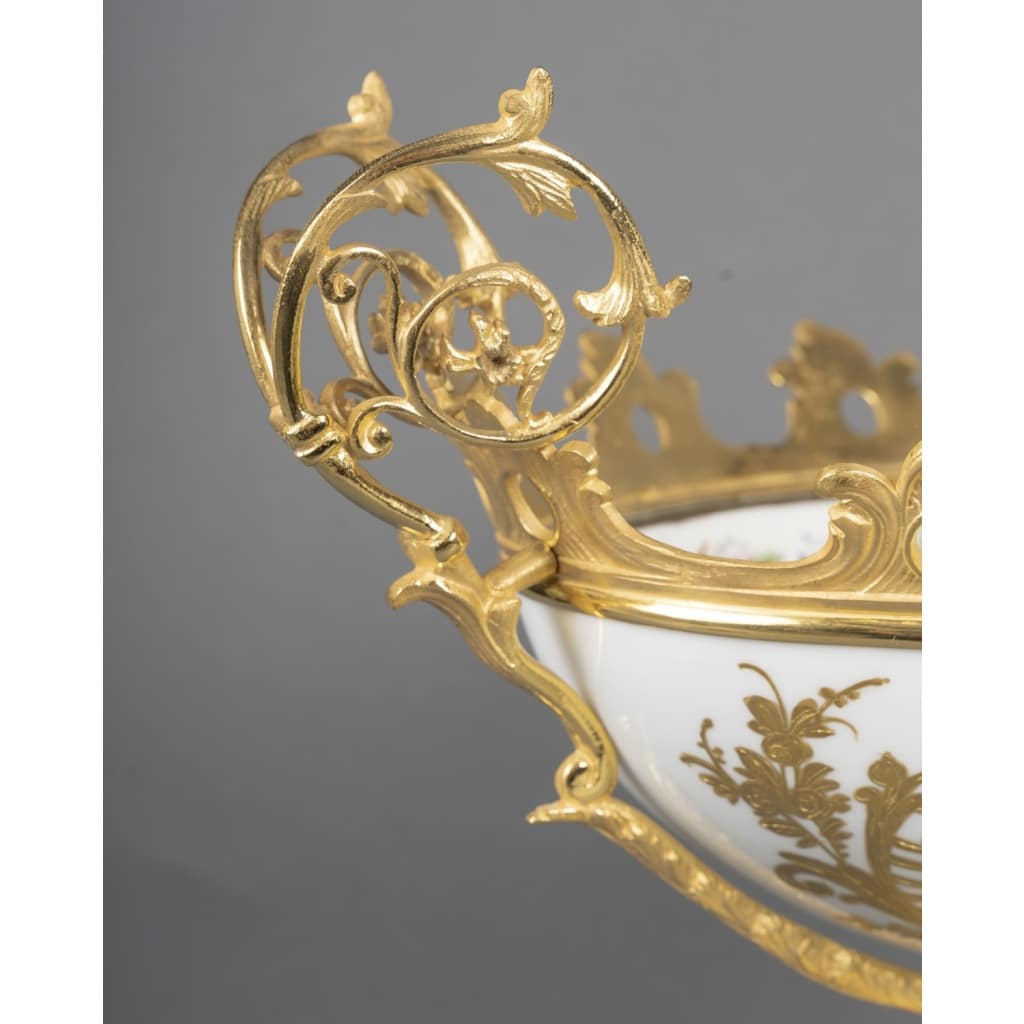 Coupe en porcelaine peinte et bronze doré – Époque XIXᵉ siècle, style Louis XV 6