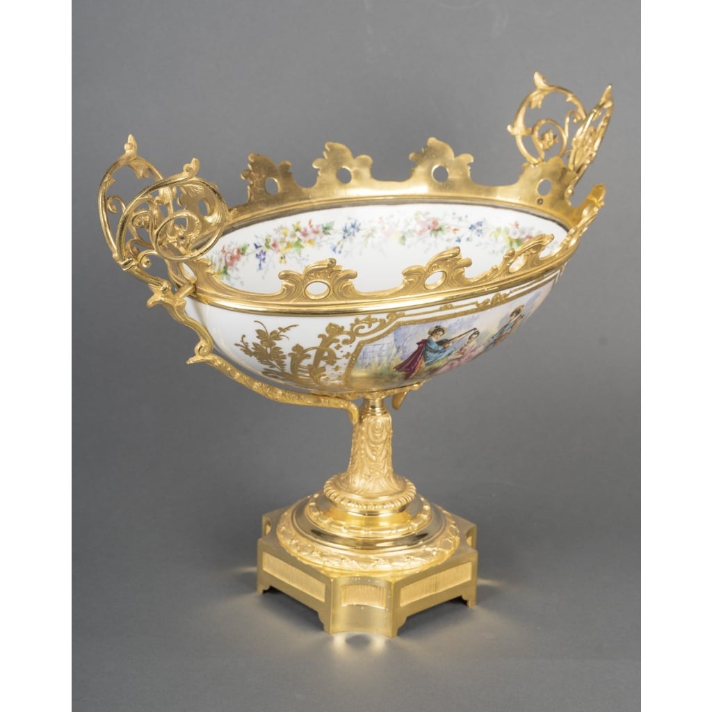 Coupe en porcelaine peinte et bronze doré – Époque XIXᵉ siècle, style Louis XV 5