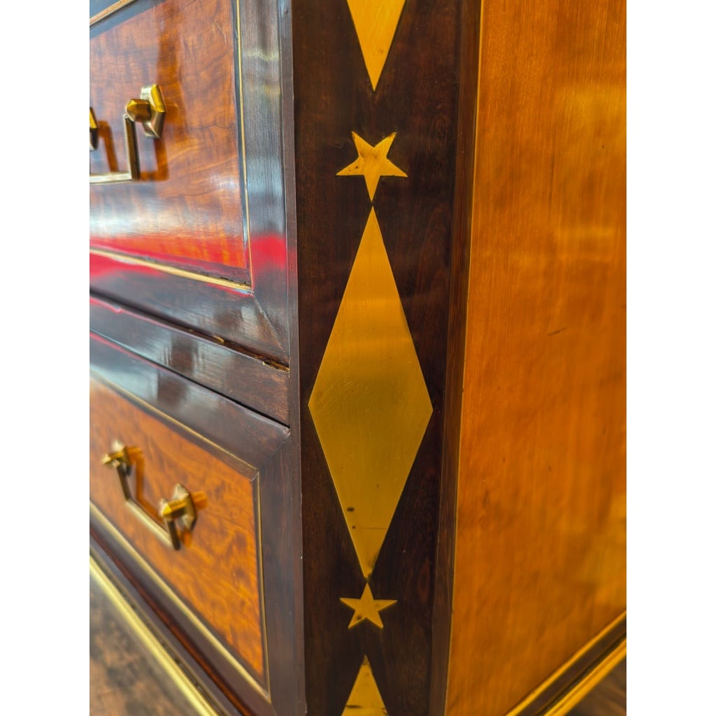 Petite commode en amarante et citronnier à marqueterie de laiton doré époque Directoire (1795-1799) 8 Petite commode en amarante et citronnier à marqueterie de laiton doré époque Directoire (1795-1799) 8