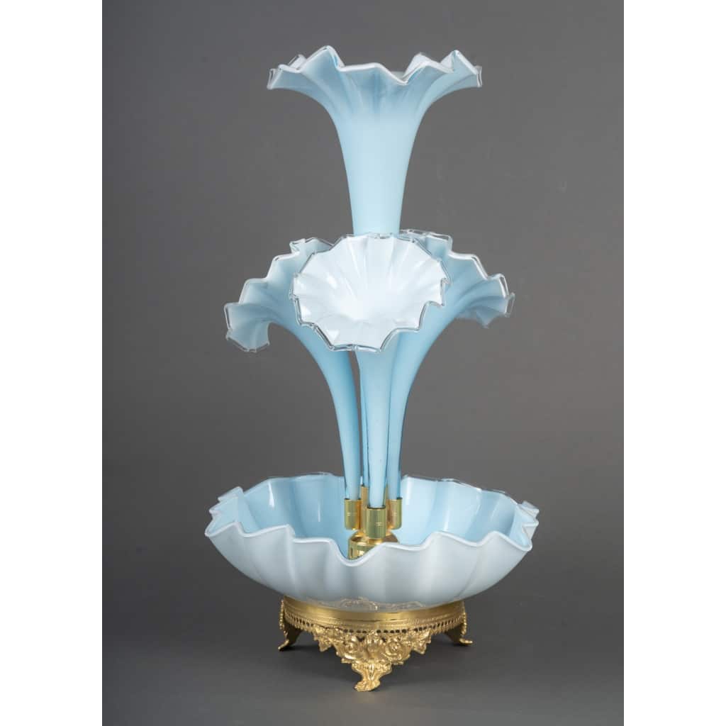 Fontaine décorative en opaline bleue et bronze doré – XIXᵉ siècle, style Napoléon III 2 Fontaine décorative en opaline bleue et bronze doré – XIXᵉ siècle, style Napoléon III 2