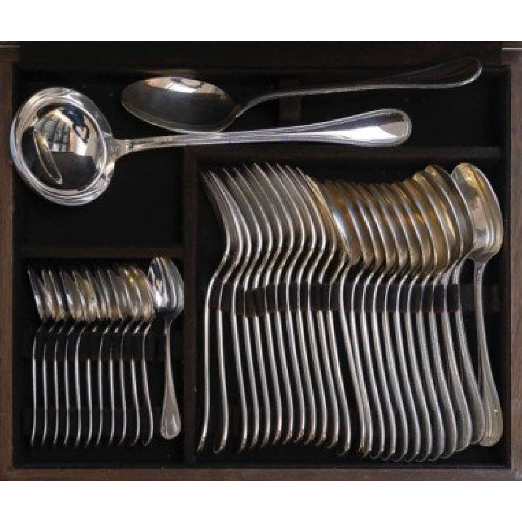 Christofle ménagère Perles pour 12 personnes (62 pièces) en métal argenté dans son coffre 12