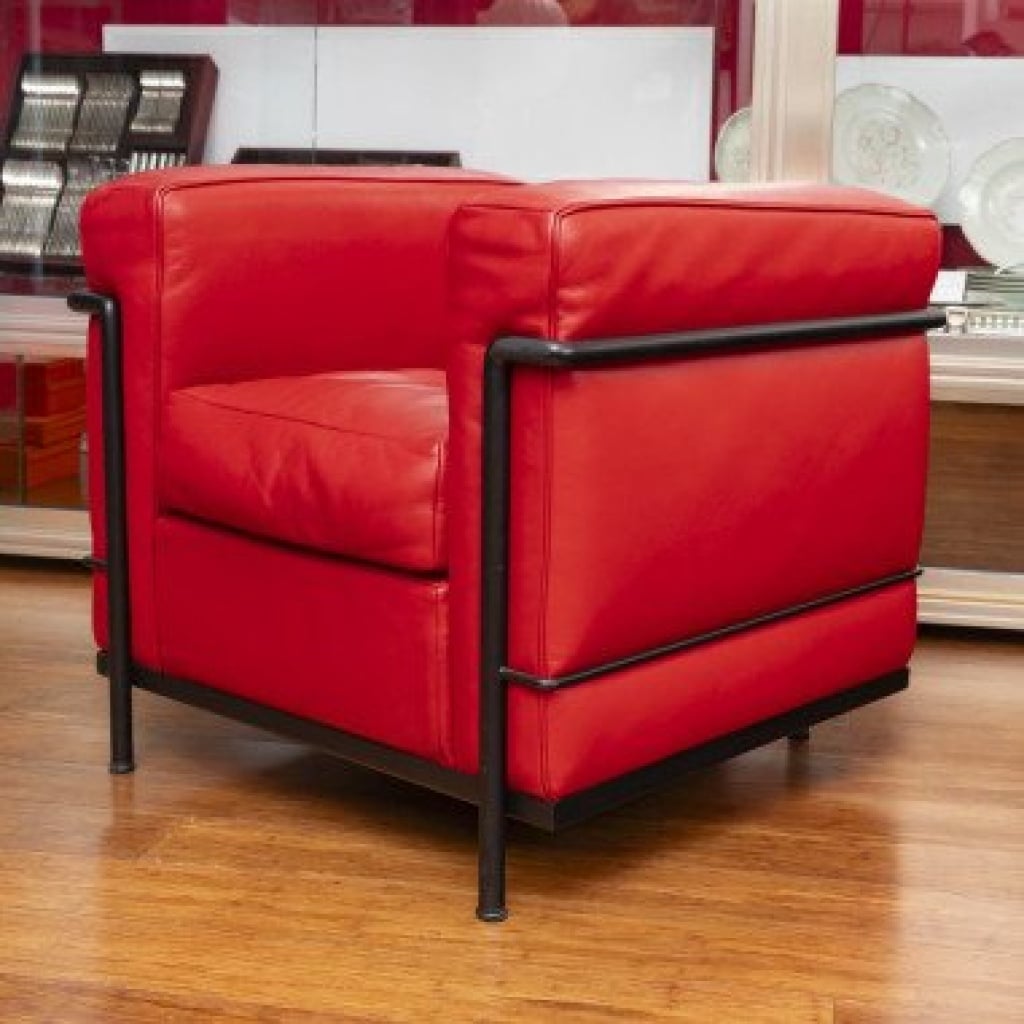 LC2, fauteuil — Le Corbusier, Pierre Jeanneret & Charlotte Perriand, création 1928, édition Cassina 12 LC2, fauteuil — Le Corbusier, Pierre Jeanneret & Charlotte Perriand, création 1928, édition Cassina 12