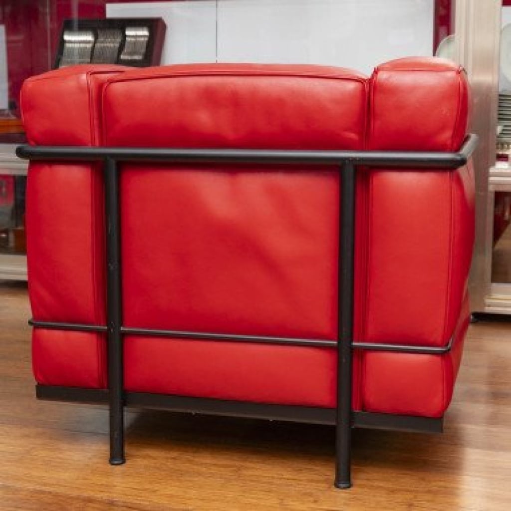 LC2, fauteuil — Le Corbusier, Pierre Jeanneret & Charlotte Perriand, création 1928, édition Cassina 4 LC2, fauteuil — Le Corbusier, Pierre Jeanneret & Charlotte Perriand, création 1928, édition Cassina 4