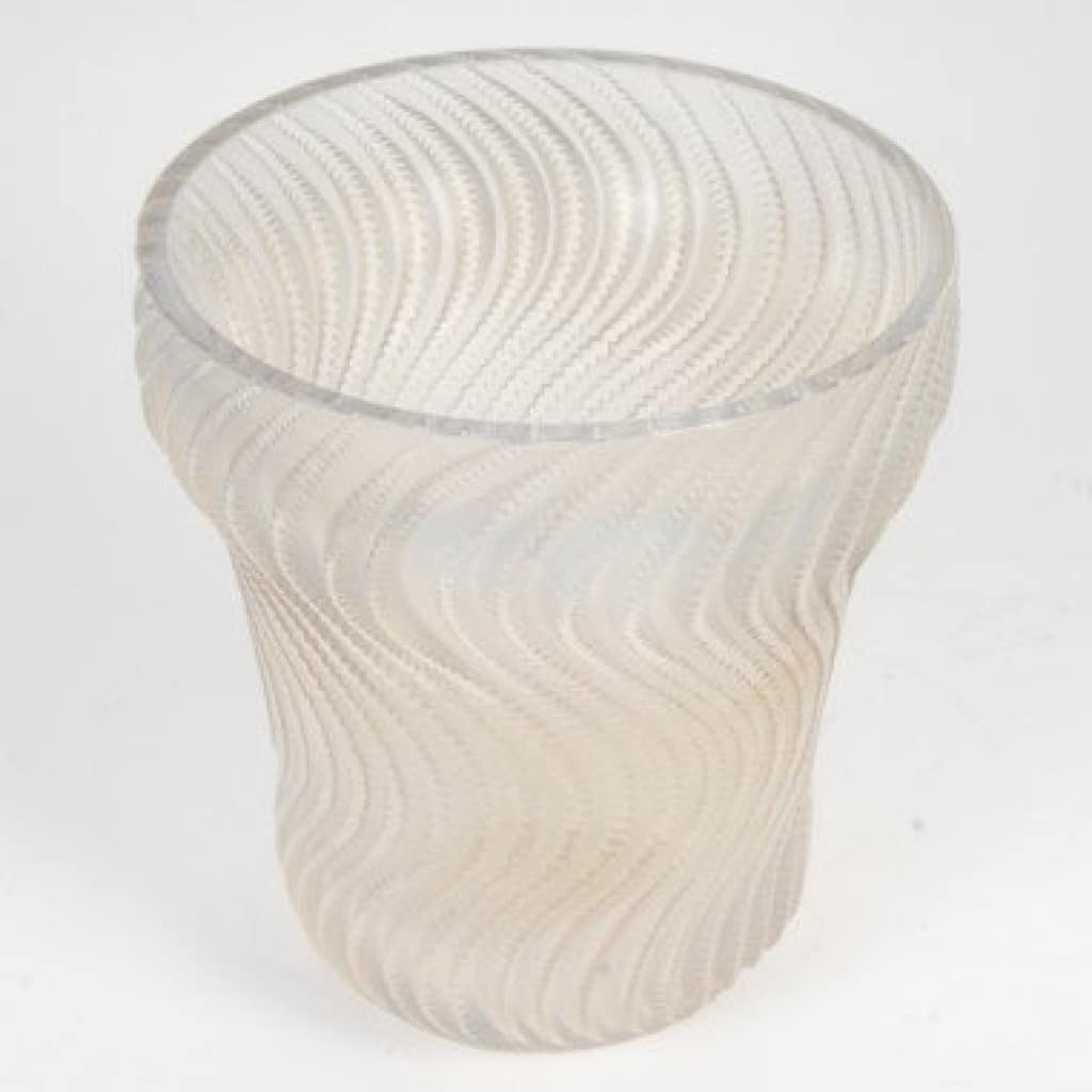 1934 René Lalique – ‘Actinia’ Vase, Opalescent 4 1934 René Lalique – ‘Actinia’ Vase, Opalescent 4
