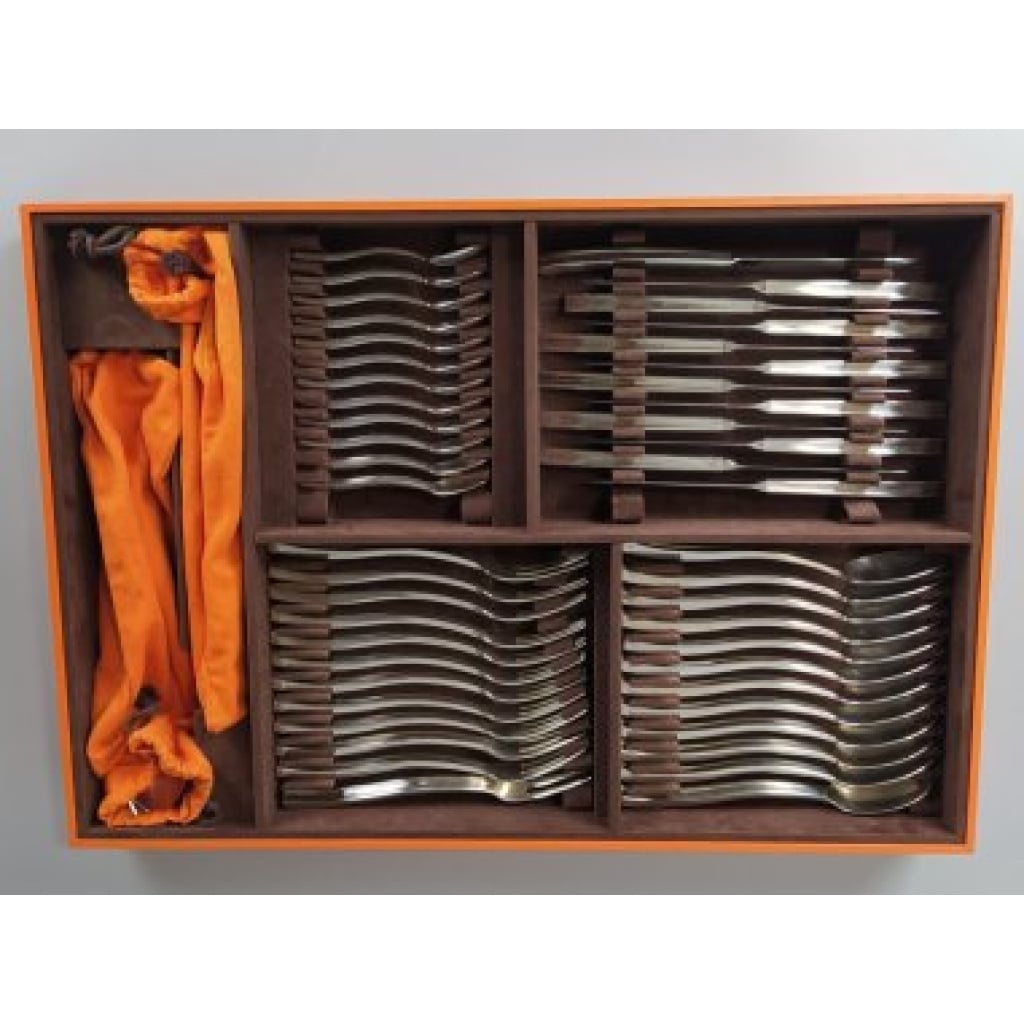 HERMÈS PARIS — Ménagère modèle « Ondes », 98 pièces dans ses coffrets 4 HERMÈS PARIS — Ménagère modèle « Ondes », 98 pièces dans ses coffrets 4