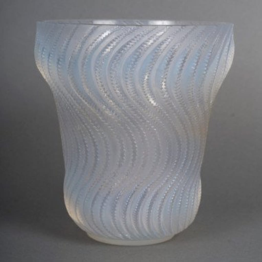 1934 René Lalique – ‘Actinia’ Vase, Opalescent 5 1934 René Lalique – ‘Actinia’ Vase, Opalescent 5