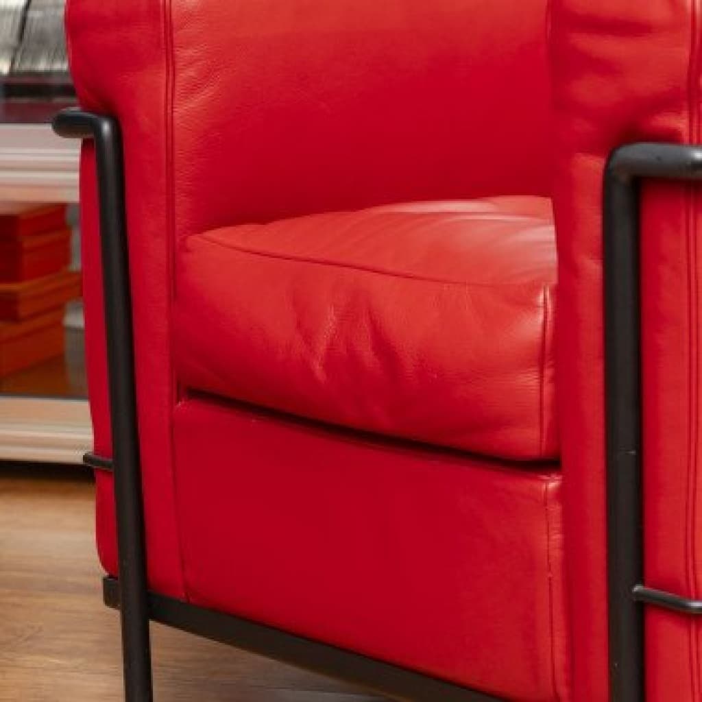 LC2, fauteuil — Le Corbusier, Pierre Jeanneret & Charlotte Perriand, création 1928, édition Cassina 8 LC2, fauteuil — Le Corbusier, Pierre Jeanneret & Charlotte Perriand, création 1928, édition Cassina 8