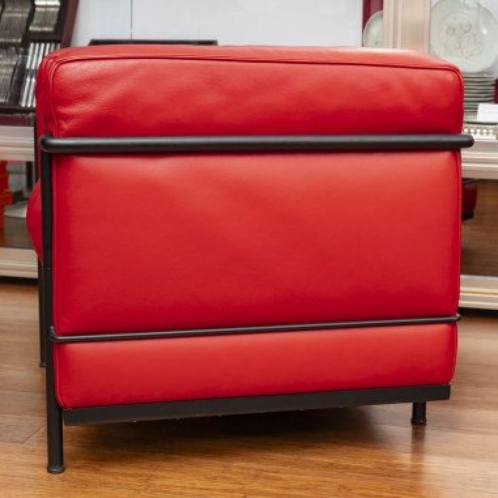 LC2, fauteuil — Le Corbusier, Pierre Jeanneret & Charlotte Perriand, création 1928, édition Cassina 10 LC2, fauteuil — Le Corbusier, Pierre Jeanneret & Charlotte Perriand, création 1928, édition Cassina 10