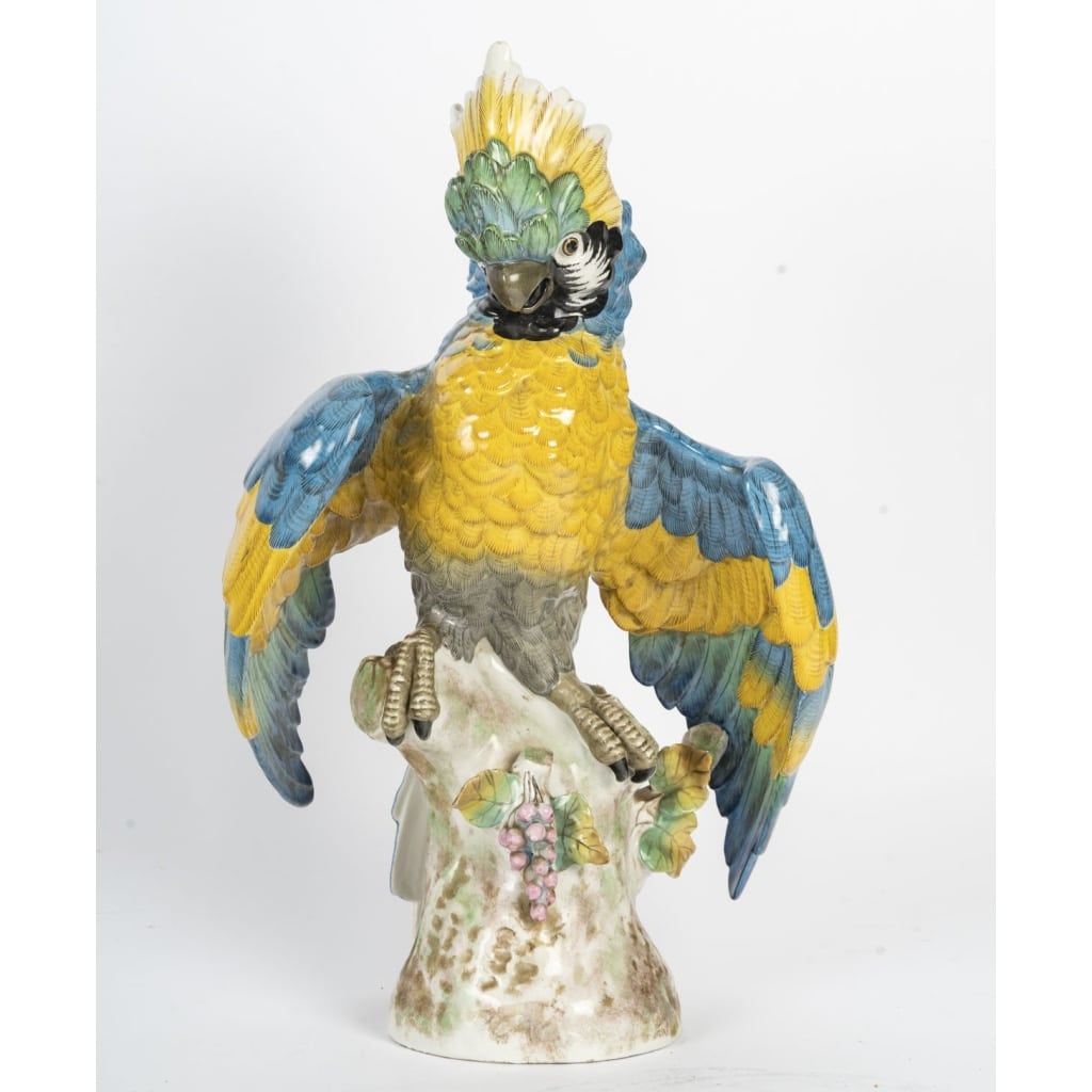 Grand perroquet en porcelaine polychrome – Porcelaine de Paris, XXᵉ siècle. 2
