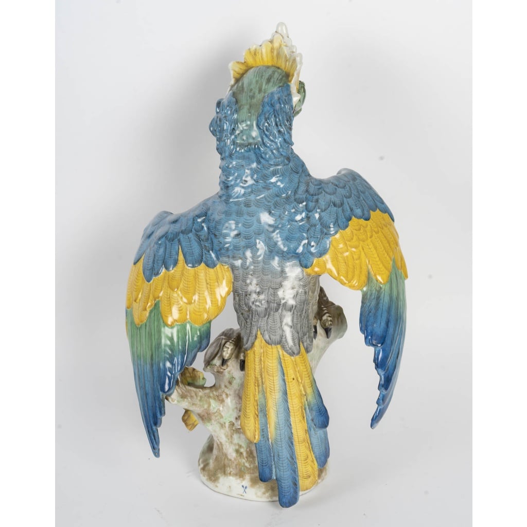 Grand perroquet en porcelaine polychrome – Porcelaine de Paris, XXᵉ siècle. 8