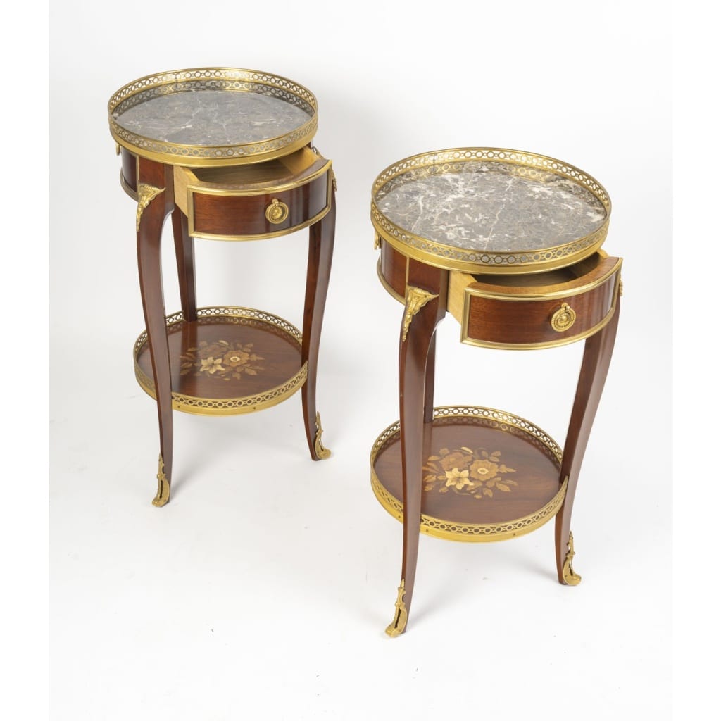 Guéridons en acajou et bronze doré, plateau en marbre – style Louis XV, de la 1er moitié XXᵉ. 3