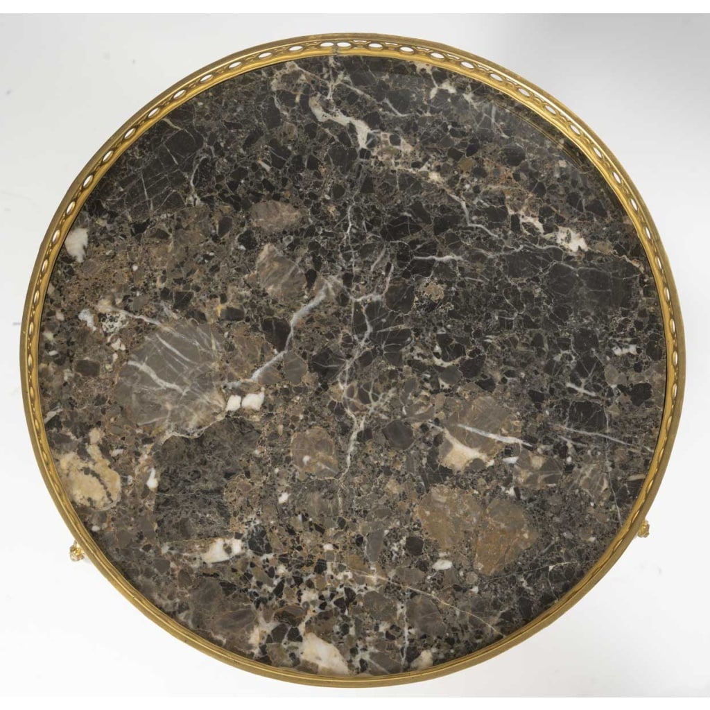 Guéridons en acajou et bronze doré, plateau en marbre – style Louis XV, de la 1er moitié XXᵉ. 4