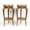 Guéridons en acajou et bronze doré, plateau en marbre – style Louis XV, de la 1er moitié XXᵉ. 17