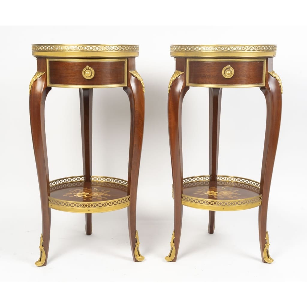 Guéridons en acajou et bronze doré, plateau en marbre – style Louis XV, de la 1er moitié XXᵉ. 9