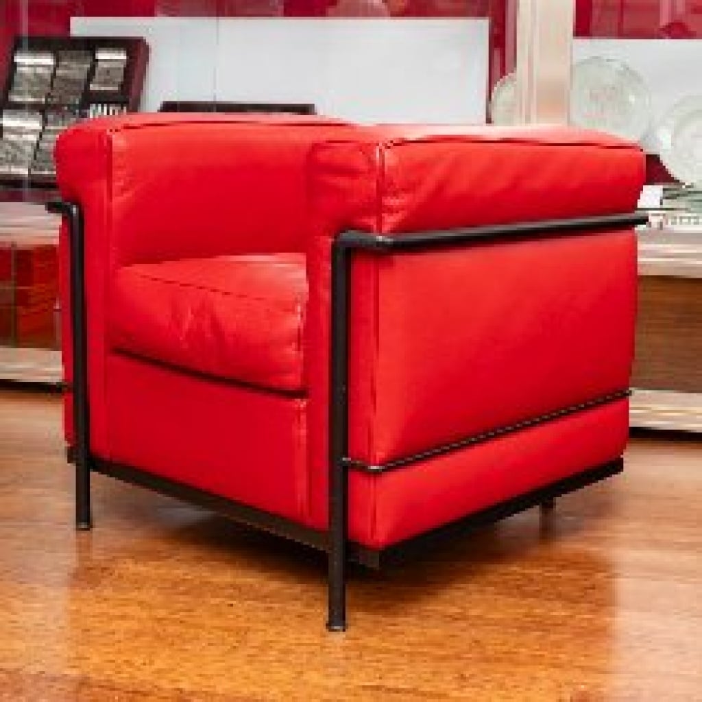 LC2, fauteuil — Le Corbusier, Pierre Jeanneret & Charlotte Perriand, création 1928, édition Cassina 2 LC2, fauteuil — Le Corbusier, Pierre Jeanneret & Charlotte Perriand, création 1928, édition Cassina 2