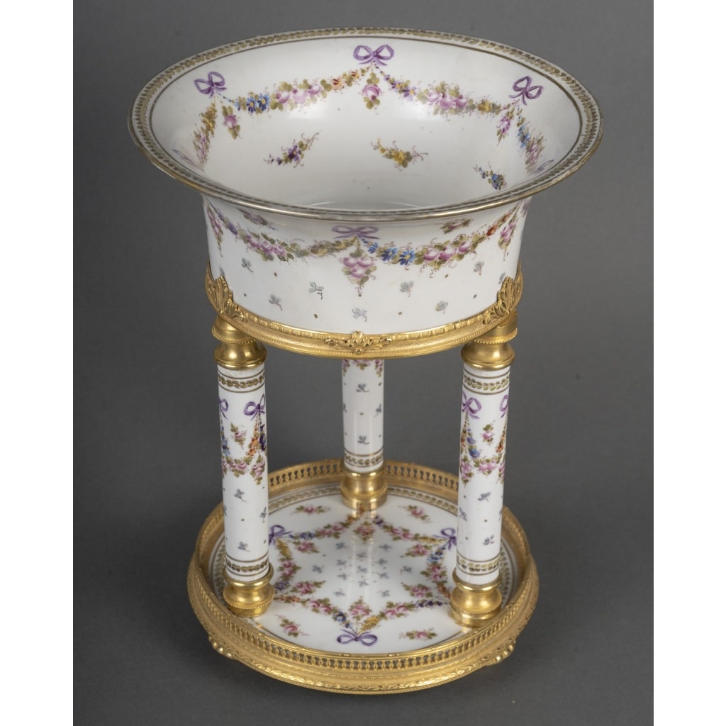 Jardinière en porcelaine et bronze doré – Style Louis XVI, époque XIXᵉ siècle 3