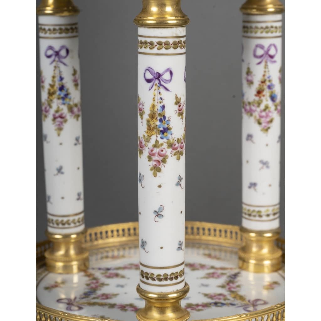 Jardinière en porcelaine et bronze doré – Style Louis XVI, époque XIXᵉ siècle 6