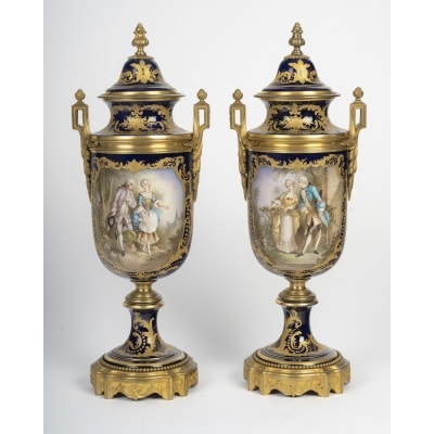 Paire de vases couverts en porcelaine et bronze doré – XIXᵉ siècle, style Napoléon III