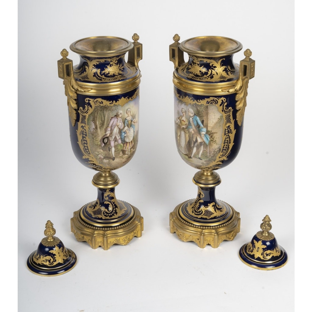 Paire de vases couverts en porcelaine et bronze doré – XIXᵉ siècle, style Napoléon III 9