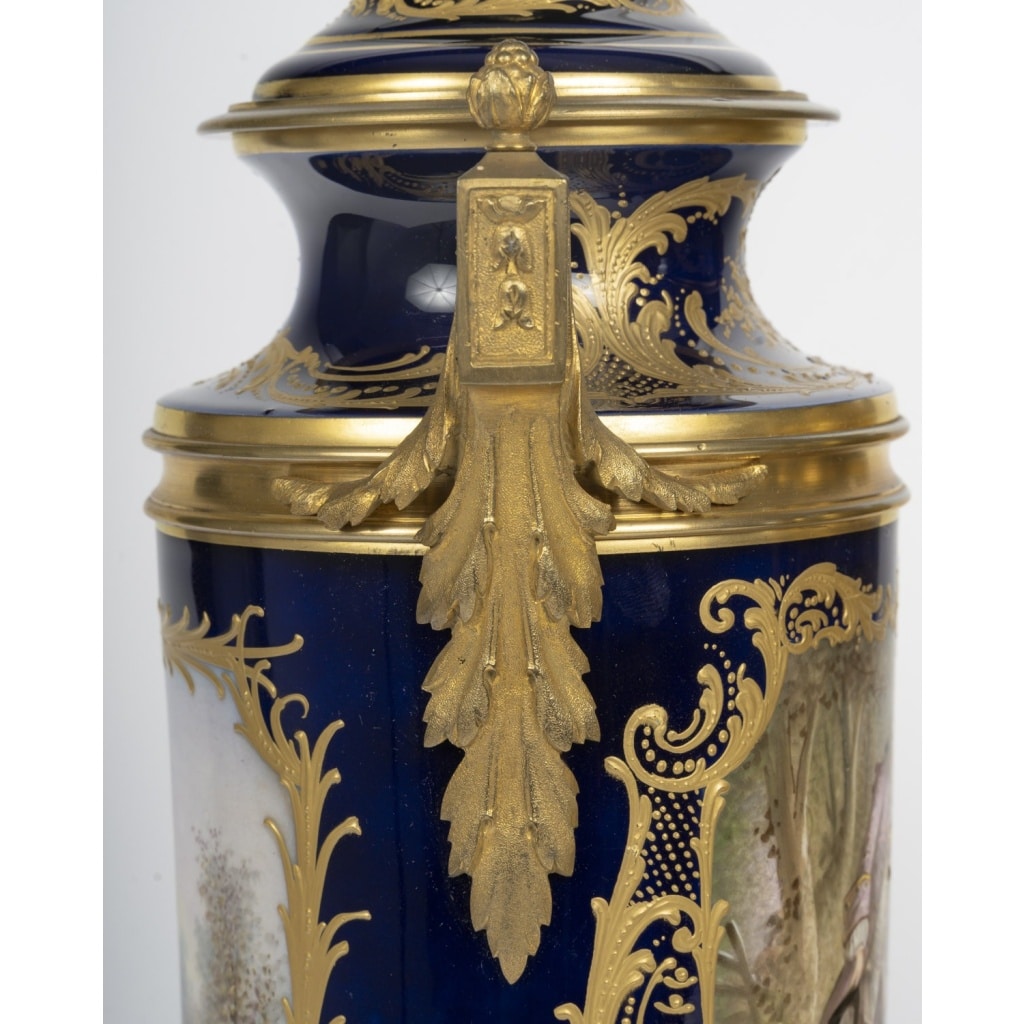 Paire de vases couverts en porcelaine et bronze doré – XIXᵉ siècle, style Napoléon III 8