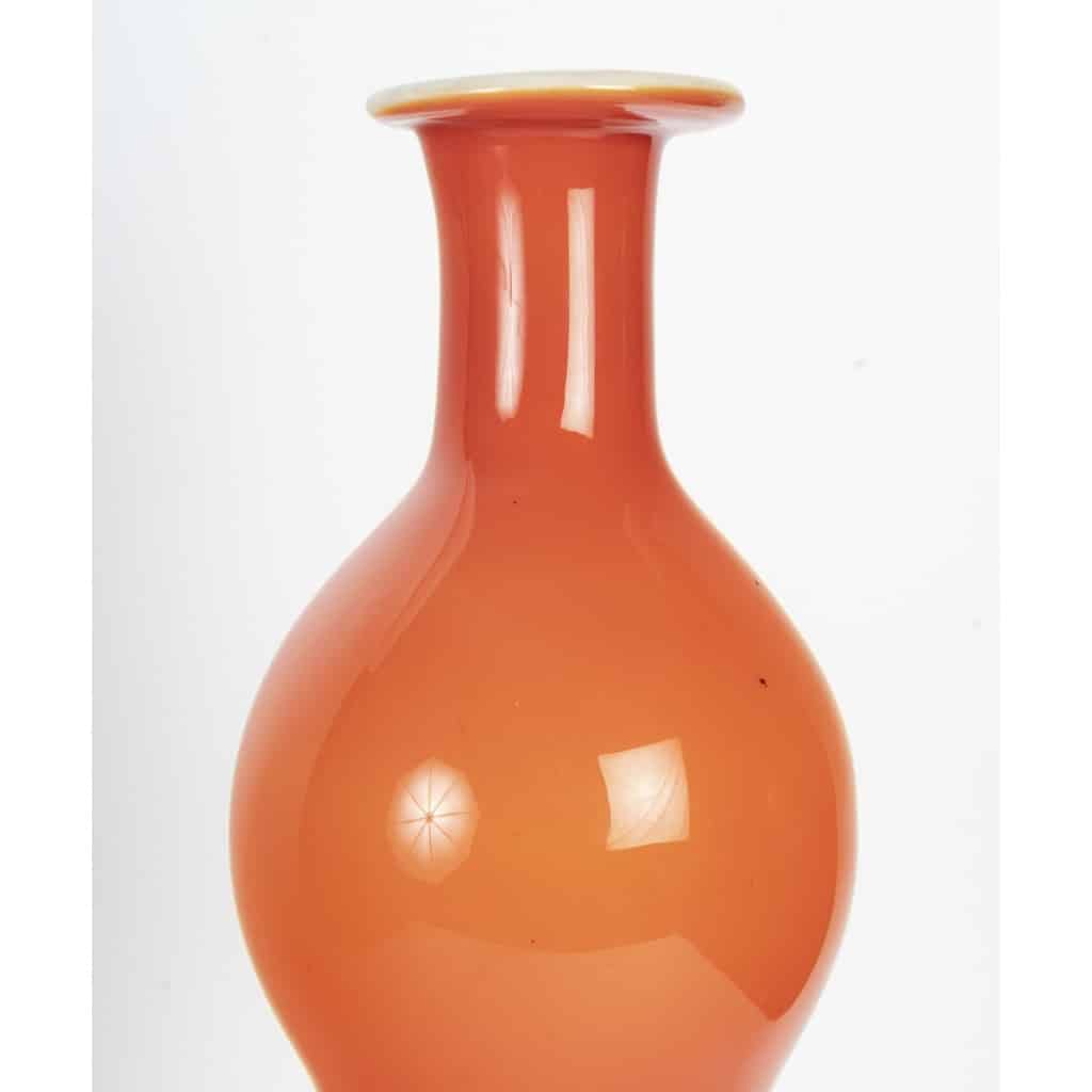 Important vase en verre orangé 3