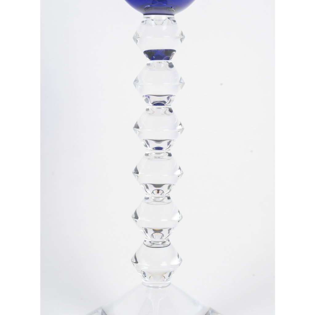 Cristallerie de Baccarat modèle Véga, 8 verres à vin de couleur bleu 6 Cristallerie de Baccarat modèle Véga, 8 verres à vin de couleur bleu 6