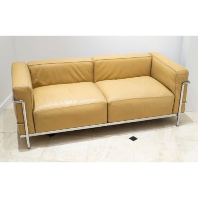 Canapé LC3 cuir gold de Le Corbusier & Cassina