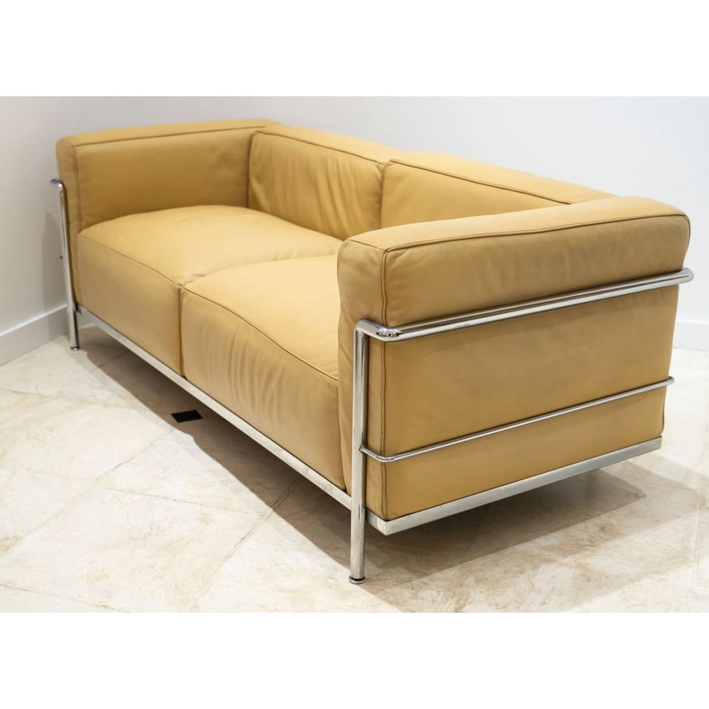 Canapé LC3 cuir gold de Le Corbusier & Cassina 4