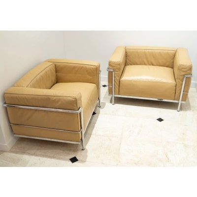 Fauteuil LC3 cuir gold de Le Corbusier & Cassina