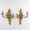 Paire d’appliques à trois lumières de style Louis XV Rocaille en bronze à patine doré, vers 1900 11 Paire d’appliques à trois lumières de style Louis XV Rocaille en bronze à patine doré, vers 1900 11
