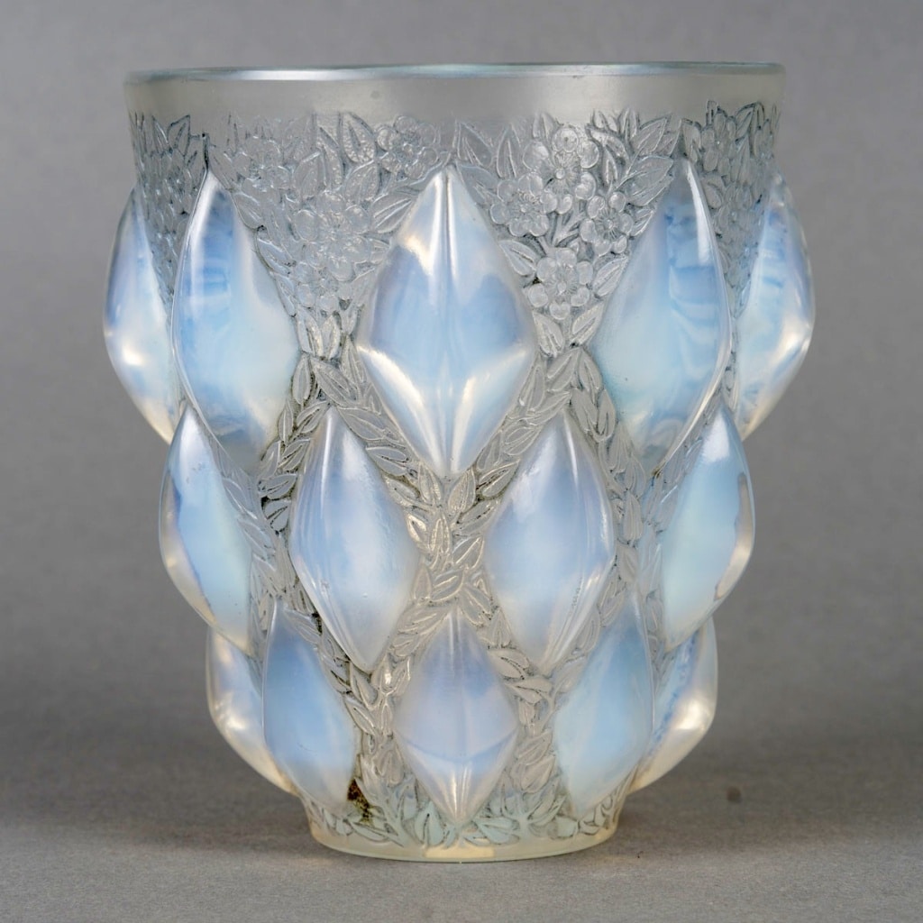 Vase « Rampillon » verre opalescent patiné bleu de René LALIQUE 3