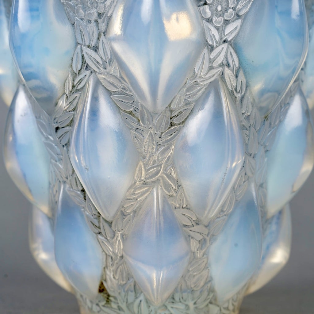 Vase « Rampillon » verre opalescent patiné bleu de René LALIQUE 6
