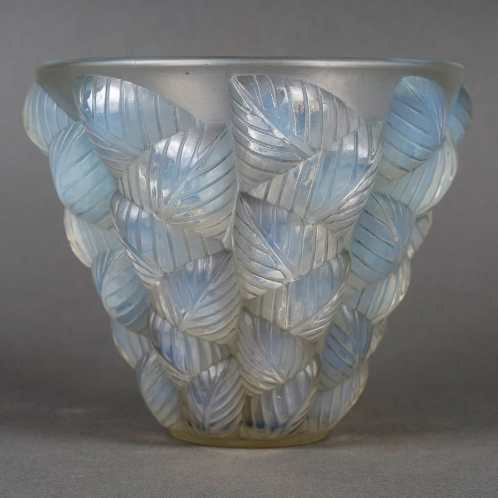 Vase « Moissac » verre opalescent patiné bleu de René LALIQUE 3