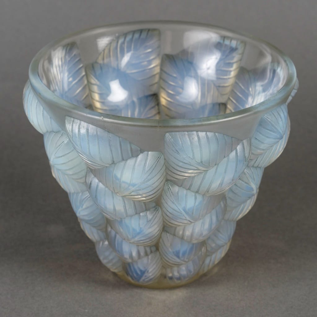 Vase « Moissac » verre opalescent patiné bleu de René LALIQUE 4
