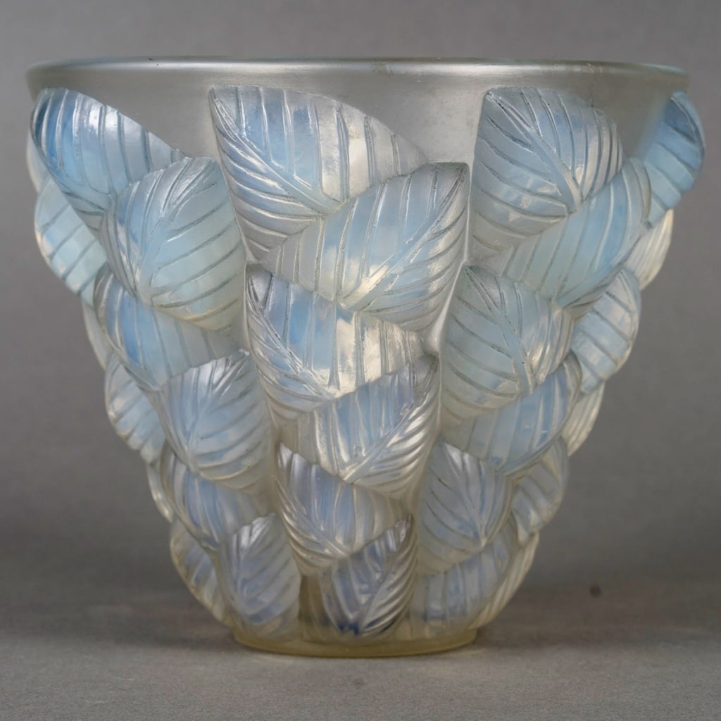 Vase « Moissac » verre opalescent patiné bleu de René LALIQUE 2