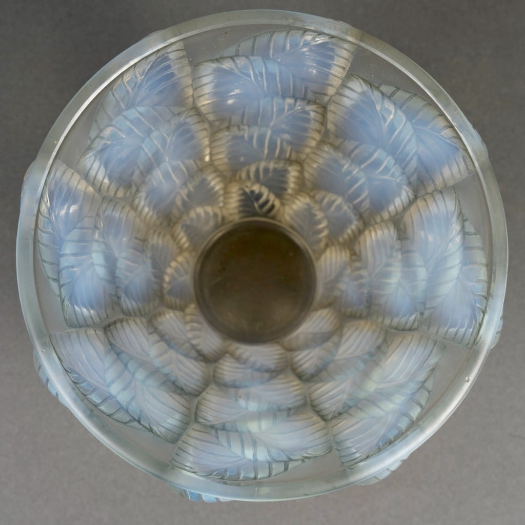 Vase « Moissac » verre opalescent patiné bleu de René LALIQUE 5