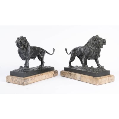 Jules Moigniez (1835-1894) Paire de Lions marchant en bronze Jules Moigniez (1835-1894) Paire de Lions marchant en bronze